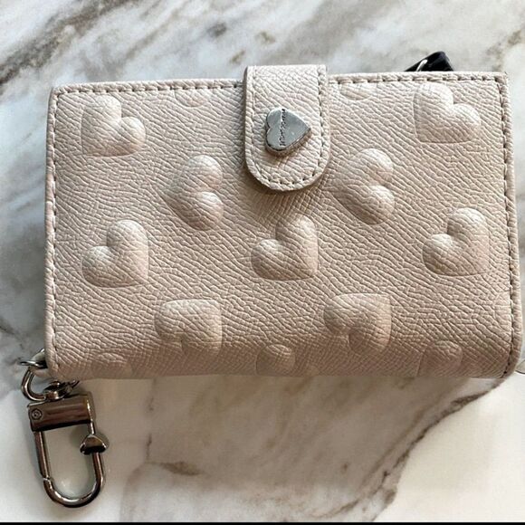 Betsey Johnson Heart XO Wallet Credit Card Case with Key Ring Faux Leather Beige - Picture 5 of 11